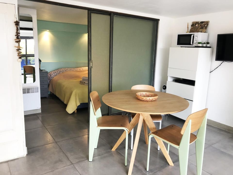 TV and multimedia, Dining area