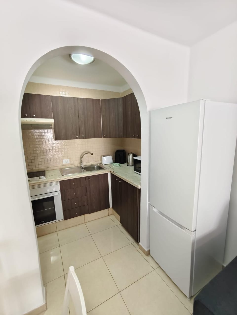 Kitchen or kitchenette, minibar, oven, stove