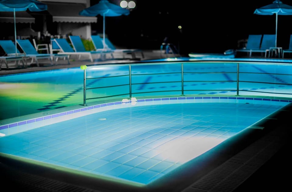Night, Pool view