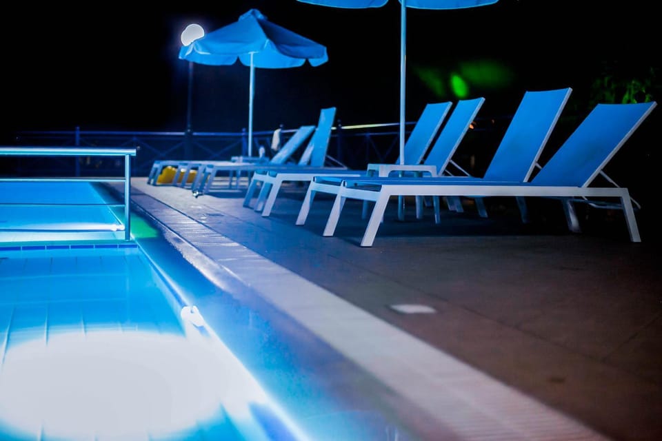Night, Pool view