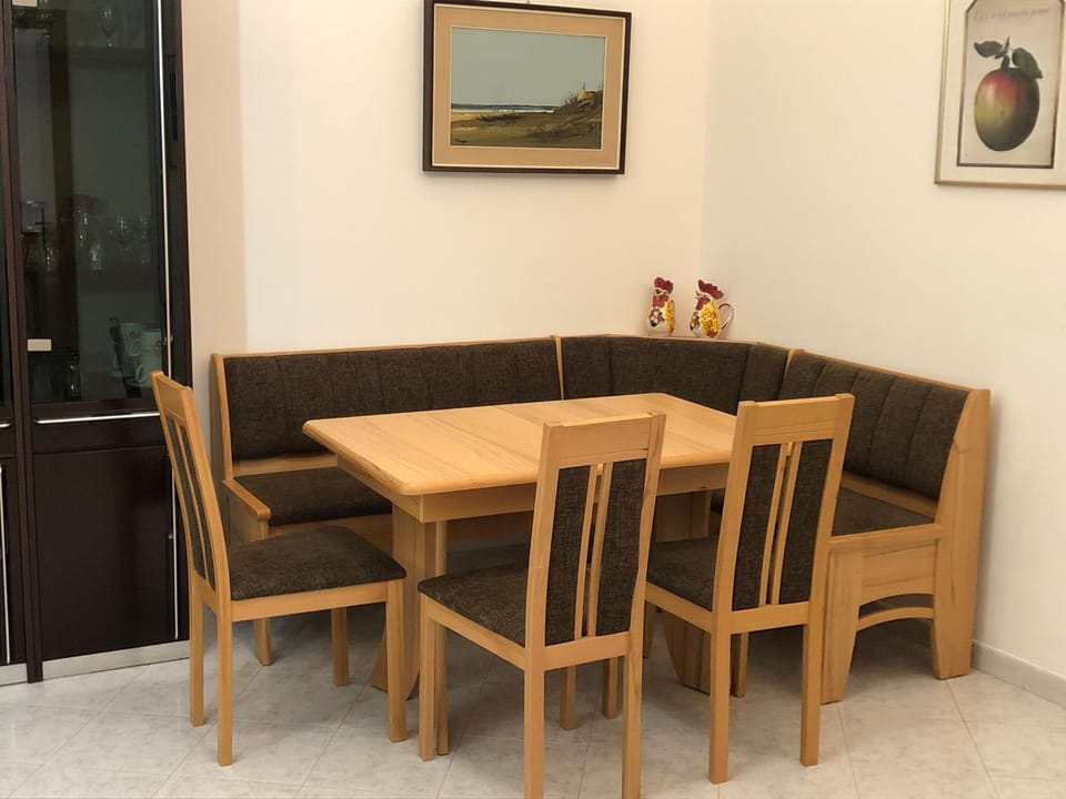Dining area, Lunch