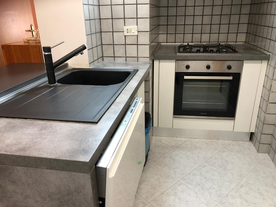 Kitchen or kitchenette, stove, stove, kitchen, kitchen