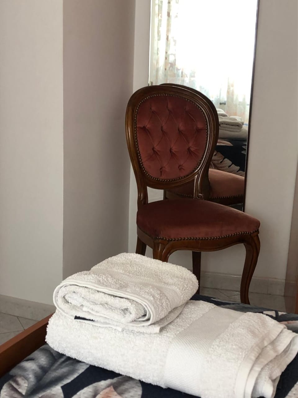 Bedroom, towels