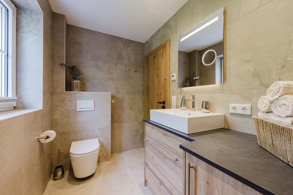 Toilet, Bathroom, towels