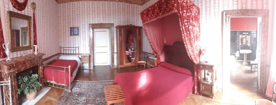 Chateau de Longeville Bed and Breakfast in Auvergne-Rhône-Alpes