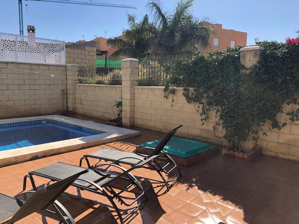 Patio, Swimming pool, Swimming pool