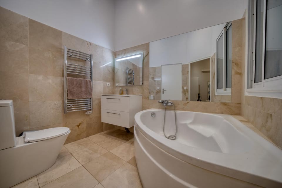 Old Town Luxury 3 Beds Apartment in Nice