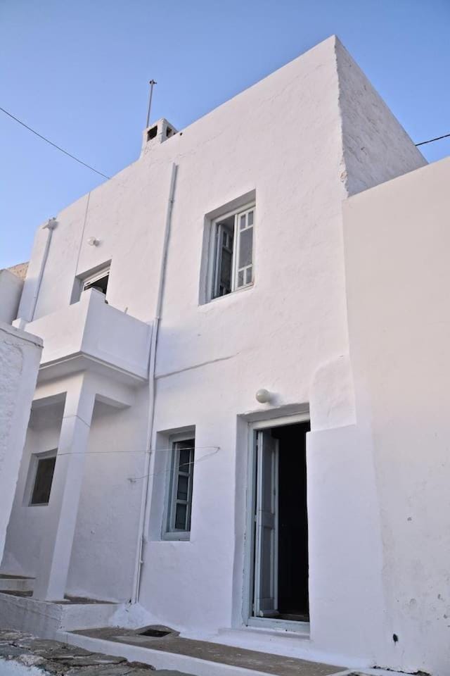 Facade/entrance
