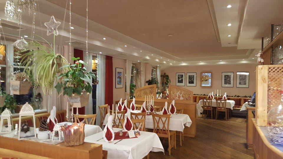 Restaurant/places to eat, Banquet/Function facilities