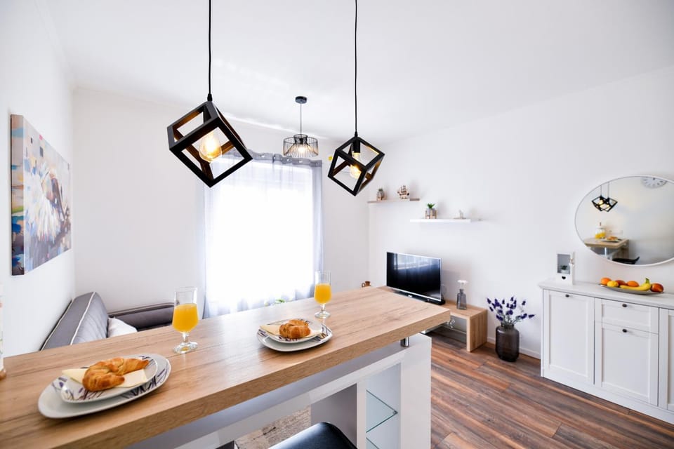 Food and drinks, Dining area