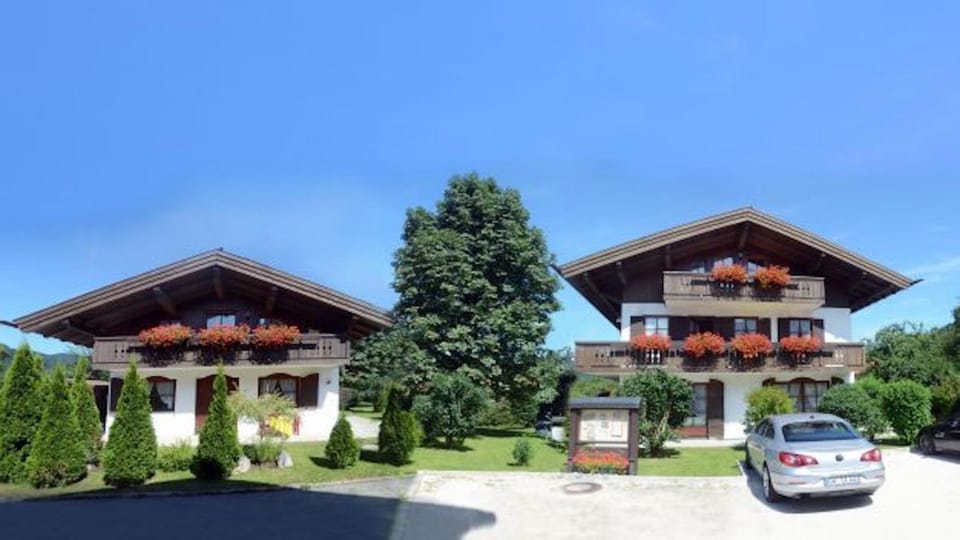 Property building, Facade/entrance, Summer