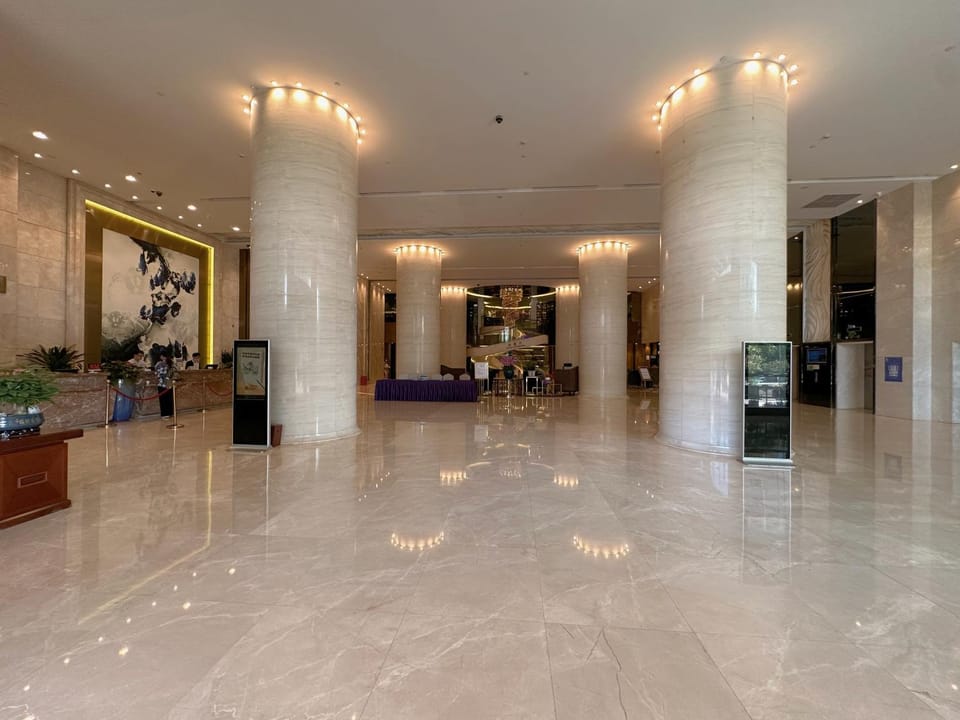 Sentosa Hotel Shenzhen Feicui Branch, Enjoy tropical swimming pools and high-class fitness club Hotel in Shenzhen