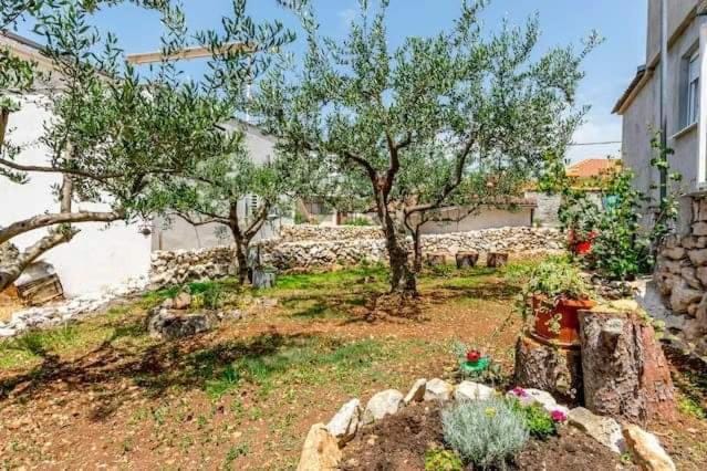 Off site, Natural landscape, Garden, On site