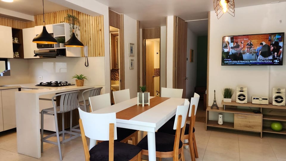 TV and multimedia, Kitchen or kitchenette, Living room, Seating area, Dining area, Evening entertainment, stove