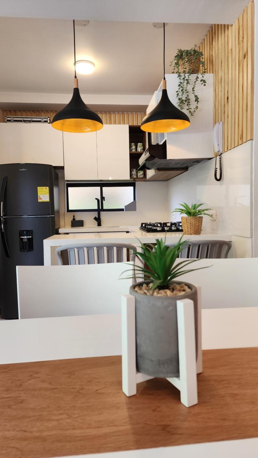 Kitchen or kitchenette, Dining area, minibar, stove