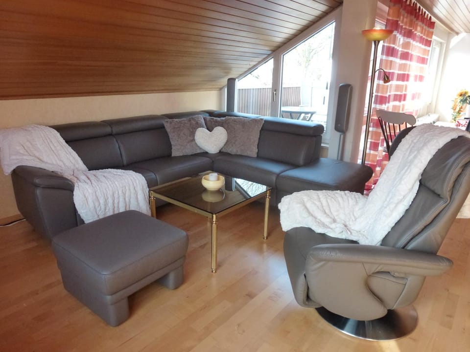 Living room, Decorative detail, Seating area