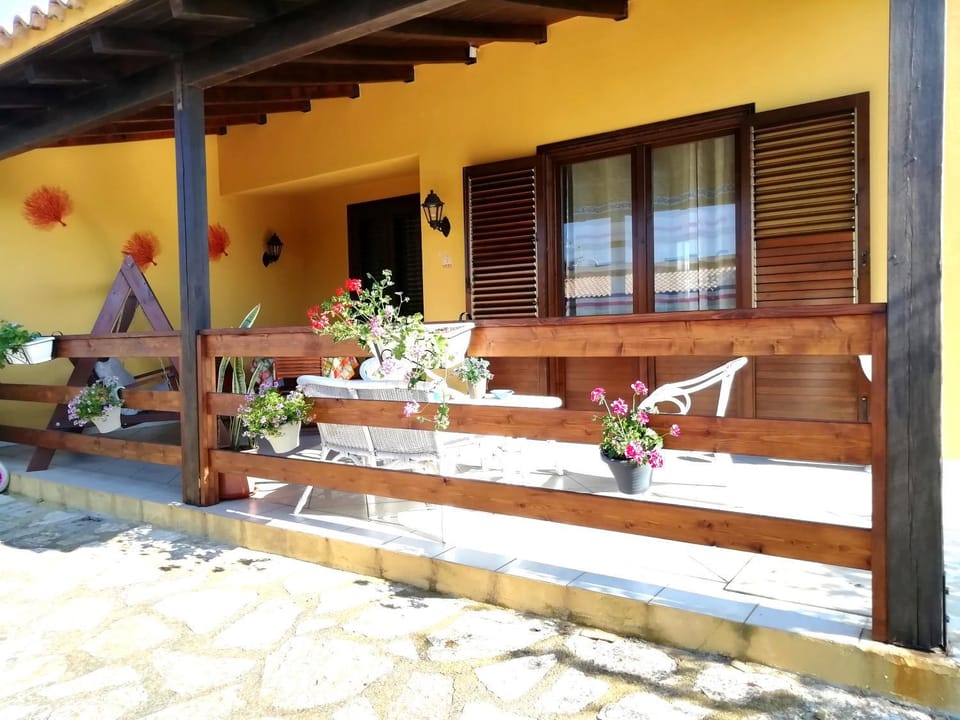 Patio, Facade/entrance