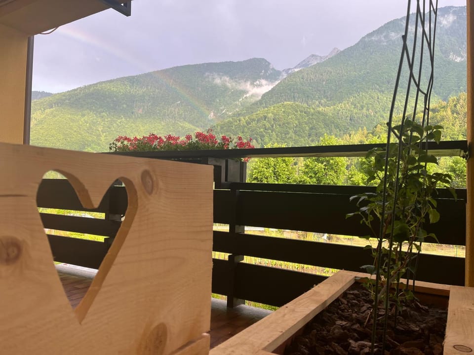 Balcony/Terrace, Mountain view