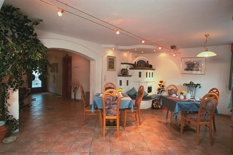 Restaurant/places to eat, Decorative detail