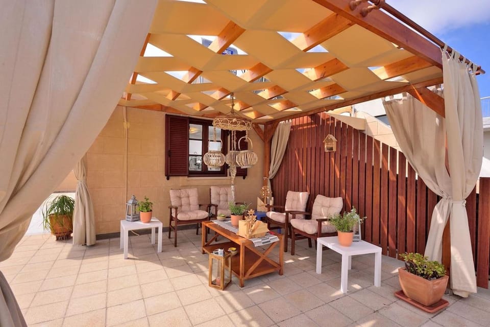 Balcony/Terrace, Seating area, City view, Sea view