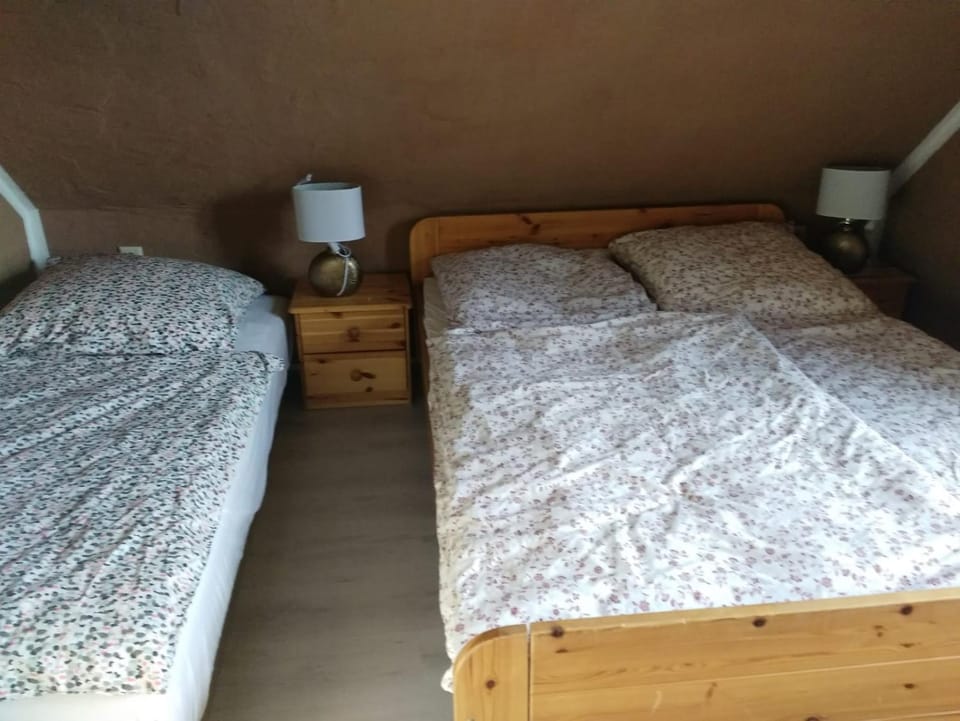 Bed, Photo of the whole room