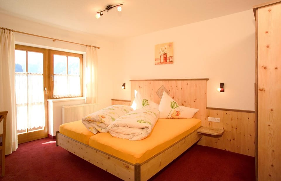 Day, Photo of the whole room