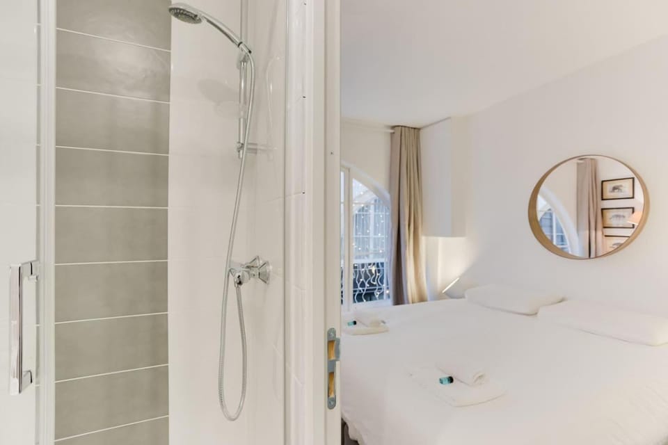 Shower, Bed, Bathroom, Photo of the whole room, Bedroom