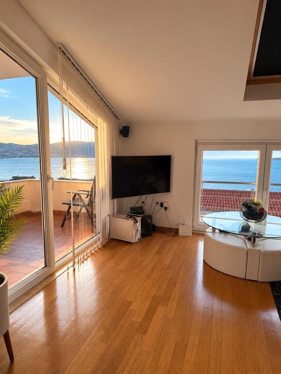 Bona Dea Seaside Apartment in Okrug Gornji