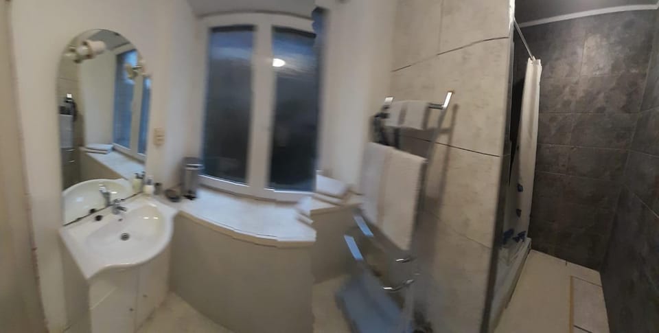 Shower, Bathroom, towels