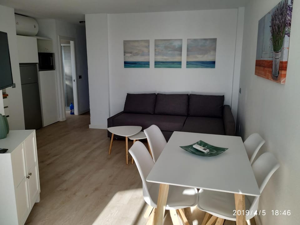 Apartamento en urbanización Algaida en primera línea de playa Apartment in Sitio de Calahonda