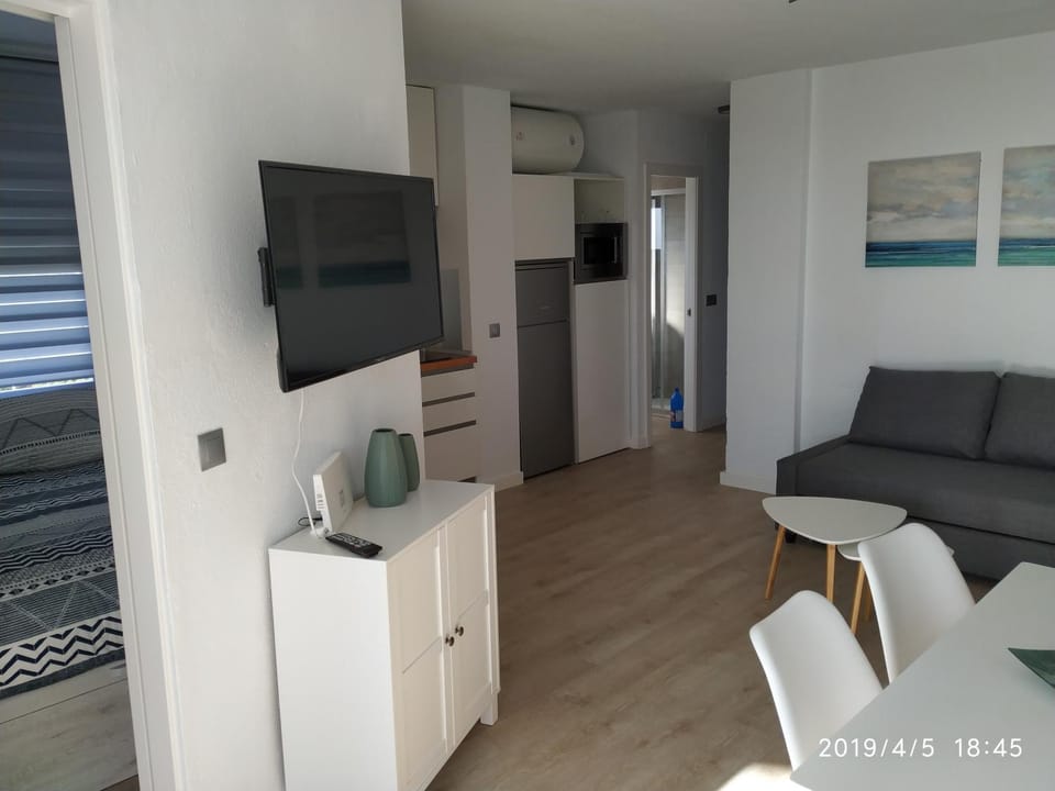 Apartamento en urbanización Algaida en primera línea de playa Apartment in Sitio de Calahonda