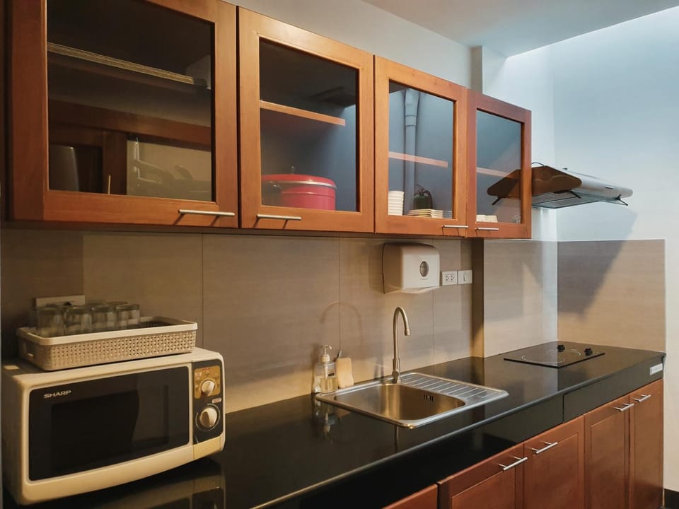 Kitchen or kitchenette, Communal kitchen