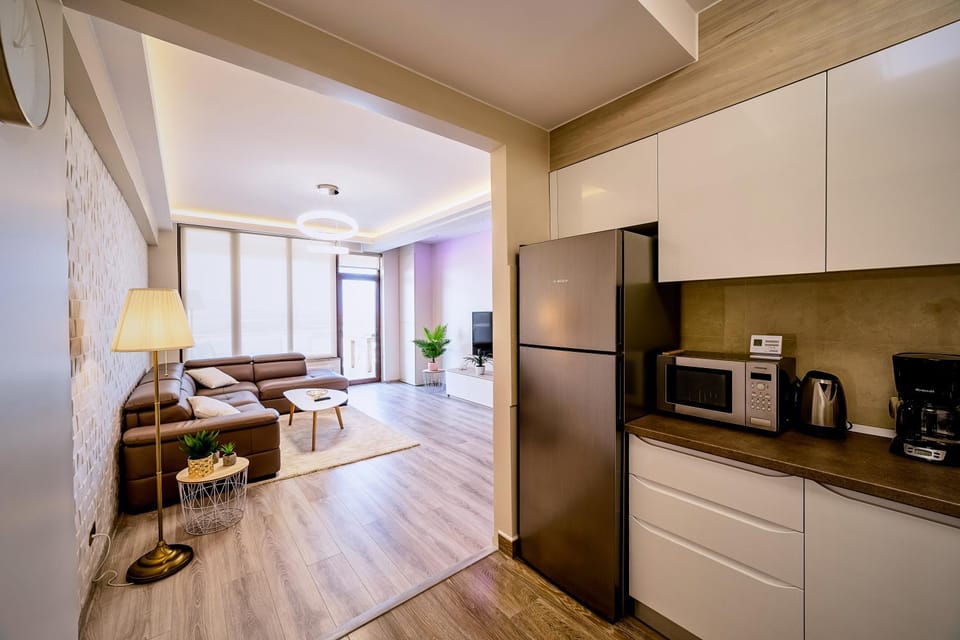 Kitchen or kitchenette, Living room