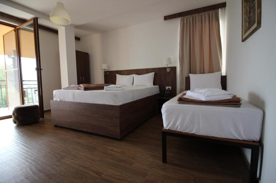 Bed, Bedroom, towels