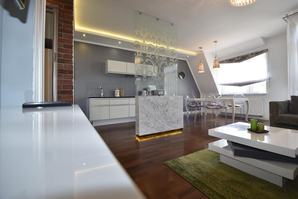 Kitchen or kitchenette, Photo of the whole room, Dining area
