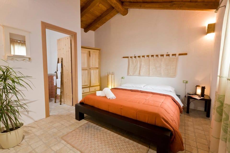 Shower, Bathroom, TV and multimedia, Bedroom, Pets, cot