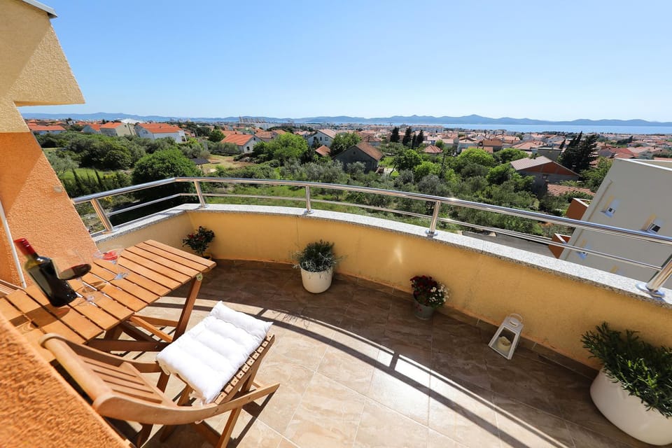 City view, Sea view
