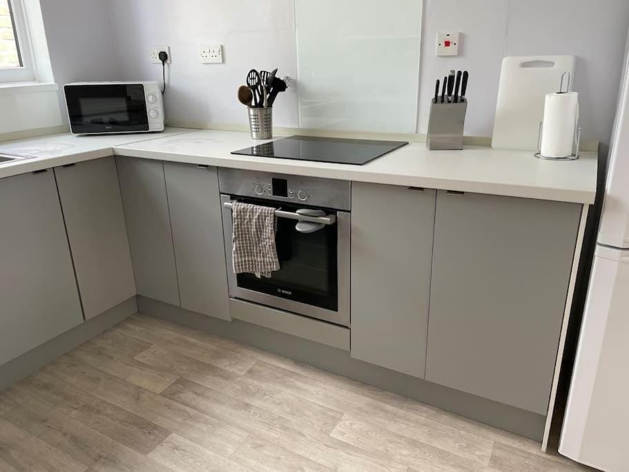 Spacious 5-Bedroom Home with Garden & Parking Near Station House in Coventry