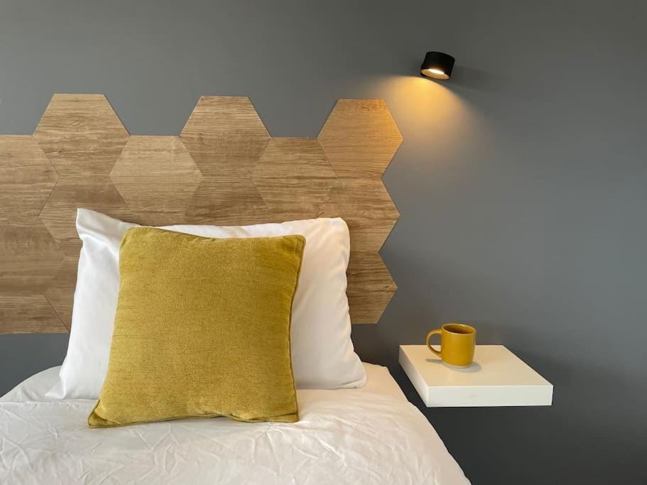 Spacious 5-Bedroom Home with Garden & Parking Near Station House in Coventry