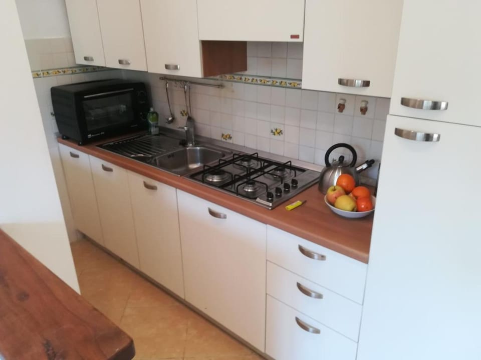 Kitchen or kitchenette, Communal kitchen