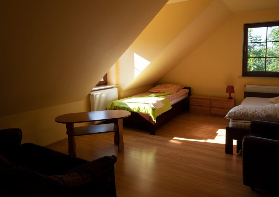 Bed, Photo of the whole room, Seating area, Bedroom