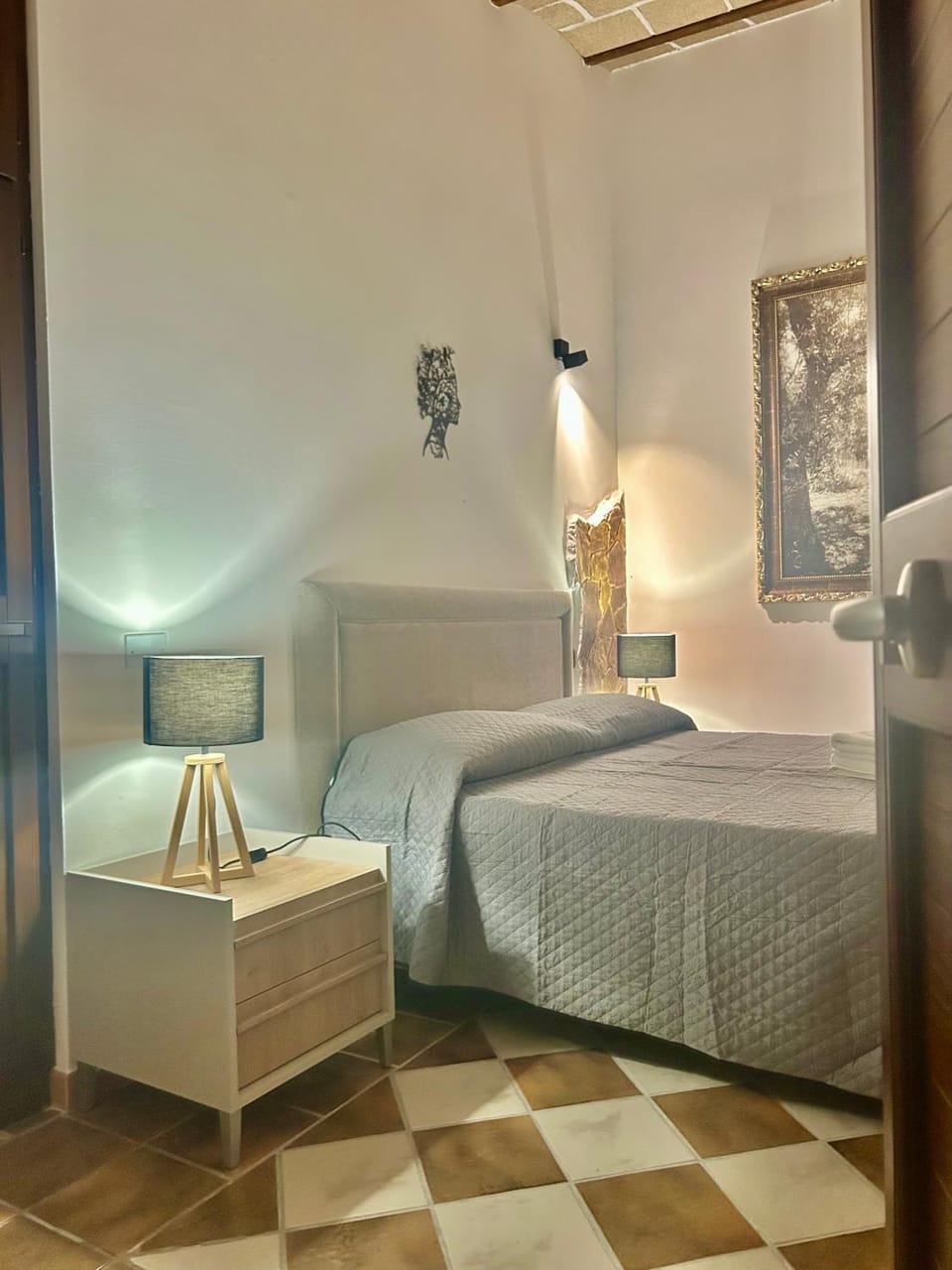 Bed, Photo of the whole room, Bedroom
