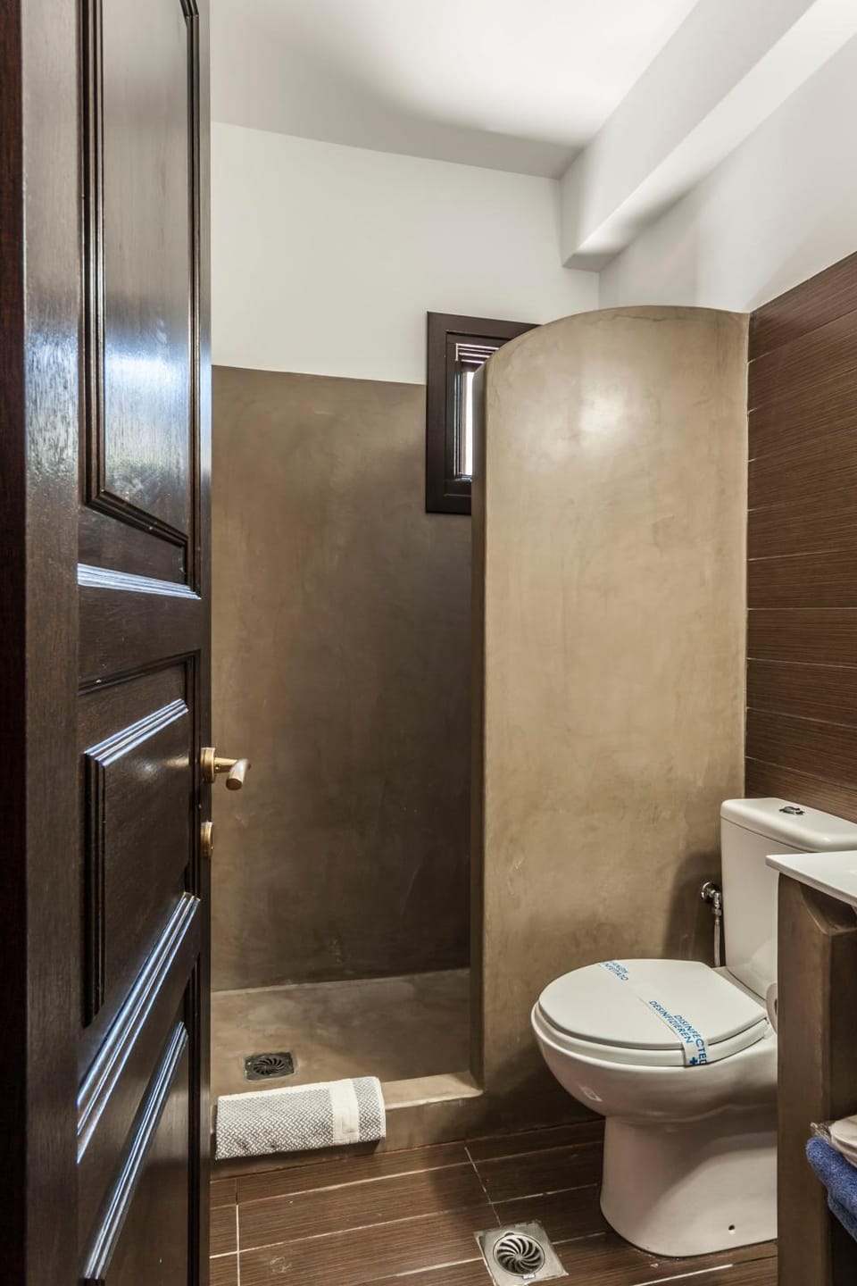 Shower, Toilet