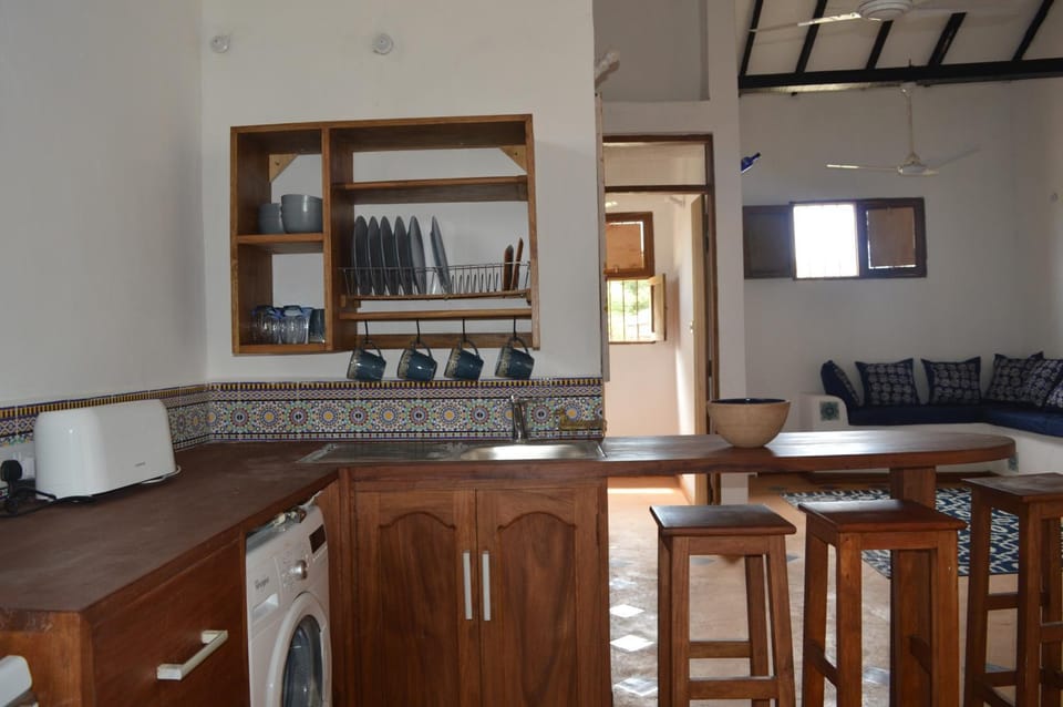 Kitchen or kitchenette, Dining area, toaster, washing machine