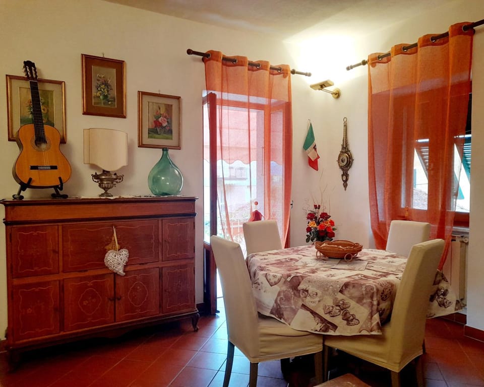 Living room, Lunch