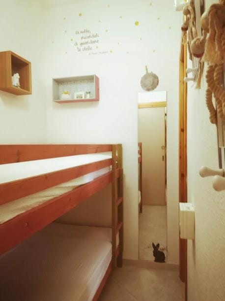 Bed, Bedroom, bunk bed