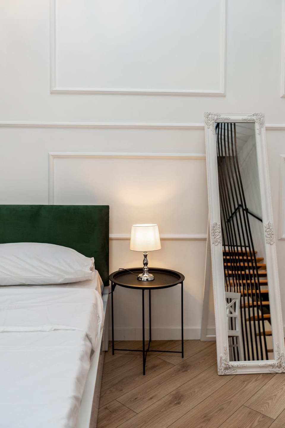 Bed, Living room, Photo of the whole room, Seating area, Bedroom