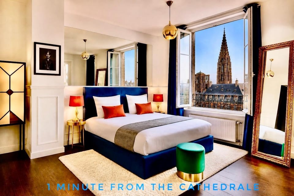 Photo of the whole room, Landmark view