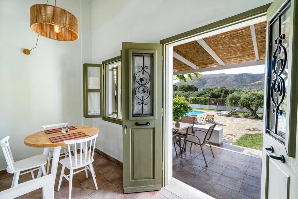 Patio, Dining area, Garden view