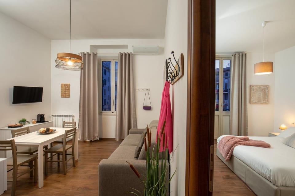 Bed, TV and multimedia, Living room, Seating area, Bedroom